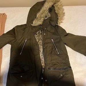 In a good condition, the zipper doesn’t work that good but can be fixed easily